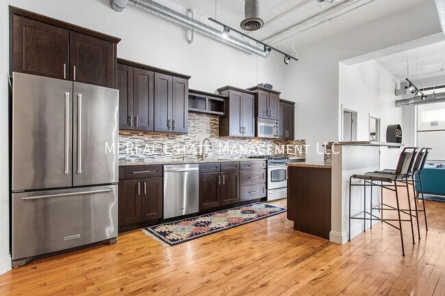 49 Monroe Center St NW Unit 8