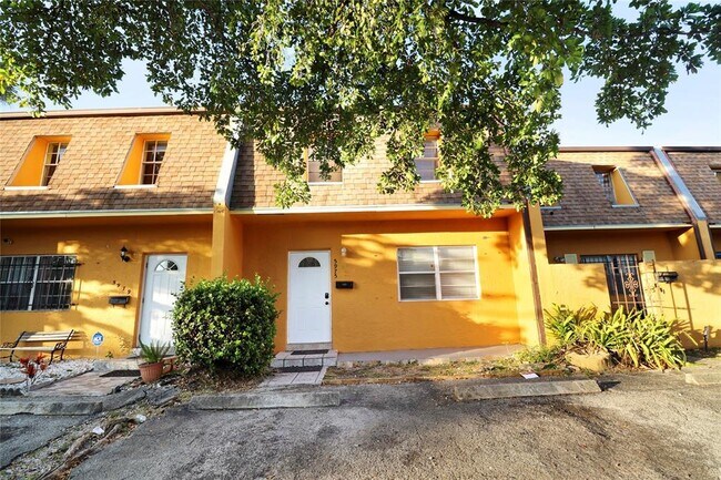 Building Photo - 5975 NW 25th Ct