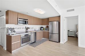 Building Photo - 1600 SW 1st Ave Unit # 614 Rental