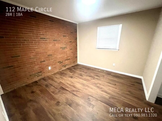 Photo - 112 Maple Cir