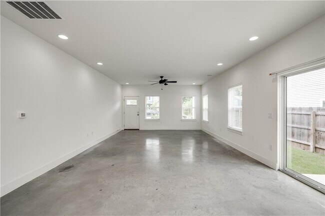 Photo - 3014 E 14th 1/2 St