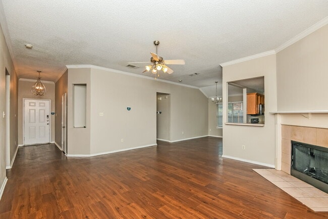 Photo - 825 Mesa Vista Dr