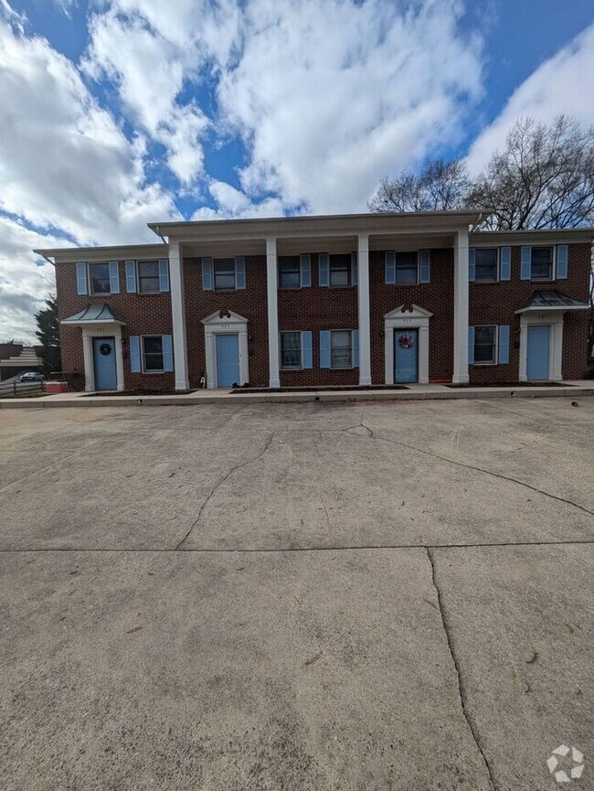 Building Photo - 2BD/1.5BA Unit in Hickory Rental