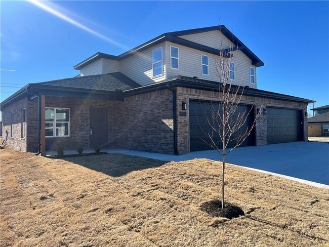 Building Photo - 600 Cosmos St