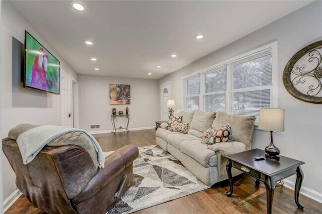 3041 Pasadena Dr