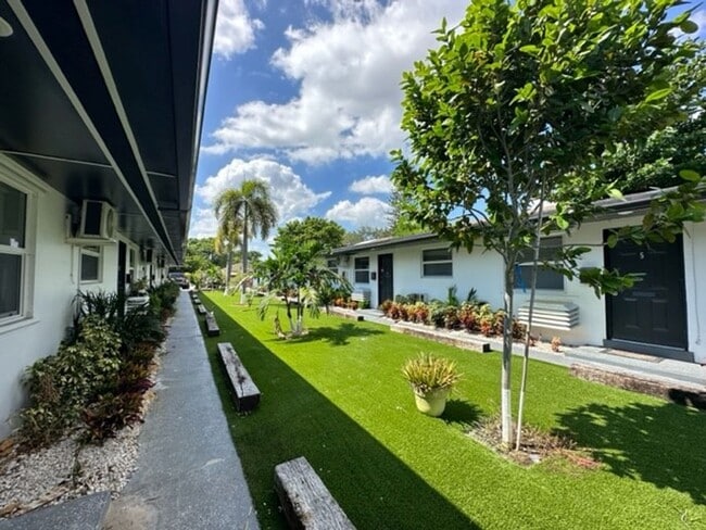 Photo - 2221 Monroe St Apts I LLC