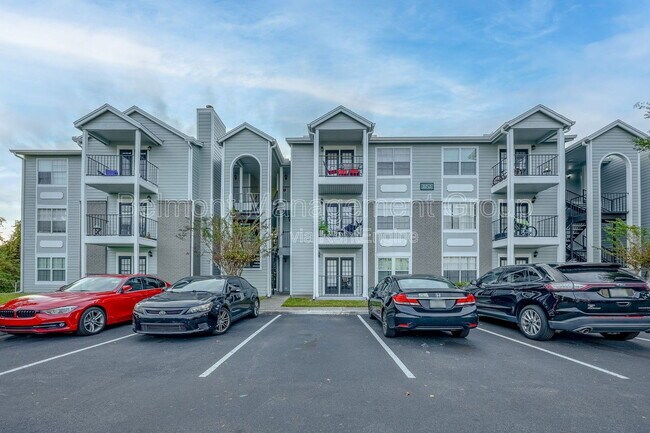 Building Photo - 2550 N Alafaya Trail Unit 10301
