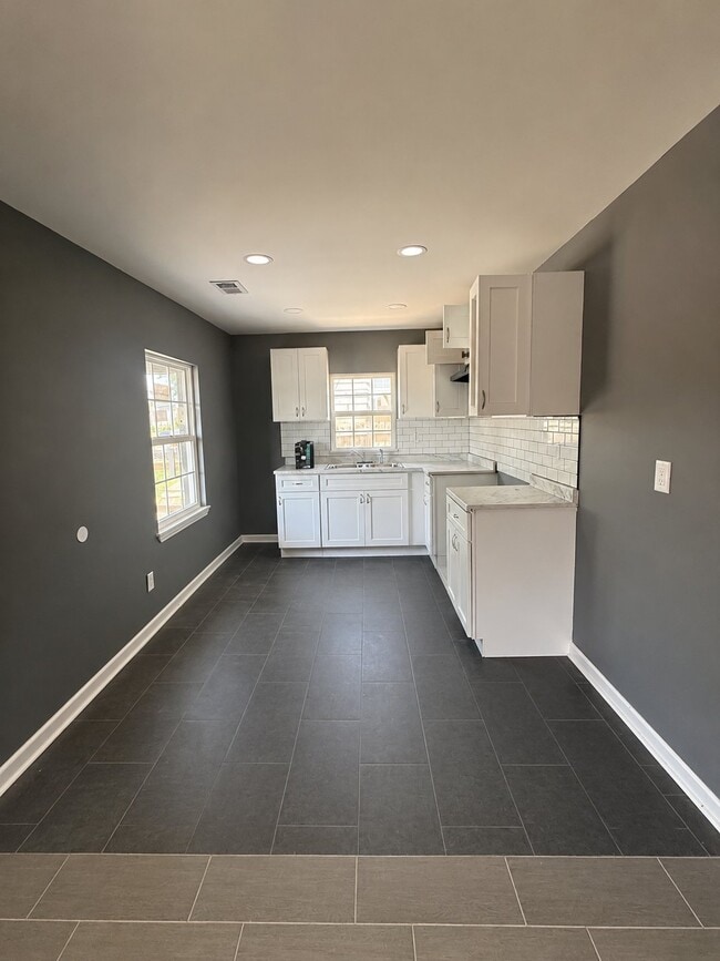 Photo - 854 Josephine St