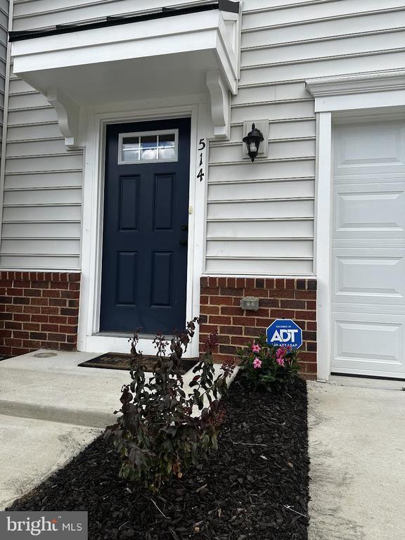 514 Landing Dr
