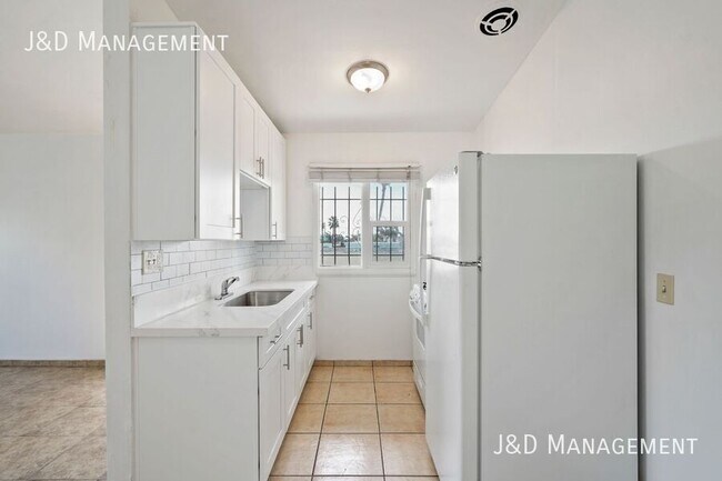 Photo - 824 47th St Unidad D