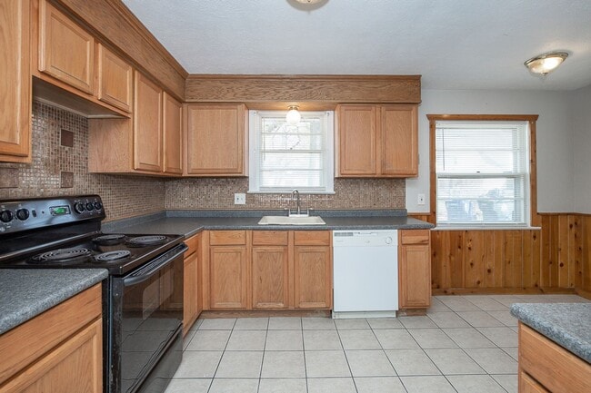 Photo - Spacious 3 bedroom/2 bath Cleveland Hts single family house!