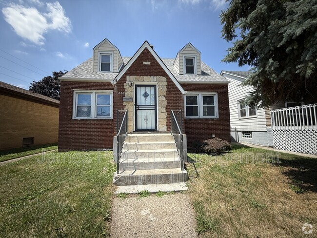 Building Photo - 666 Greenbay Ave Rental