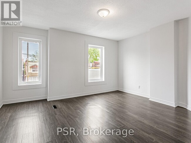 Photo - 2042 Dundas St W