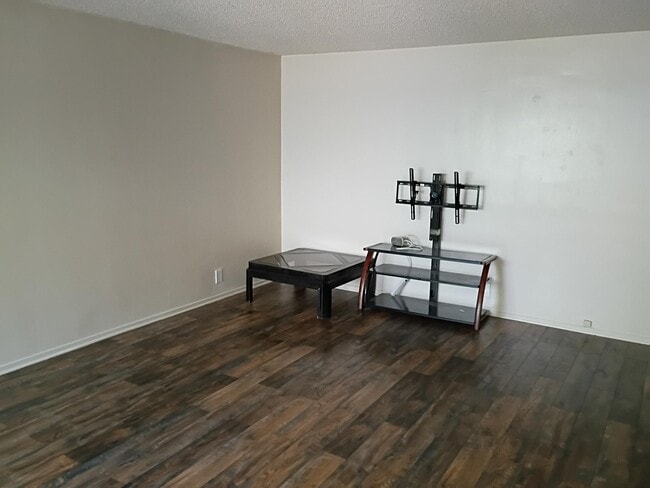 Building Photo - 131 W 64th Pl Unit 3