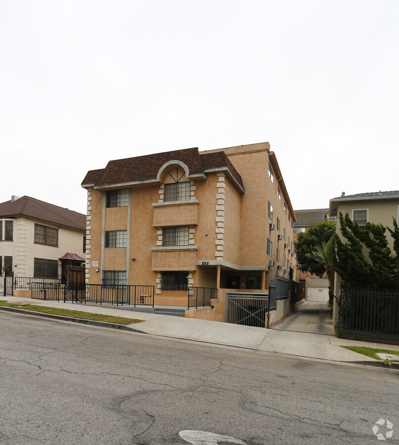 Photo - 322 S Reno St Apartments