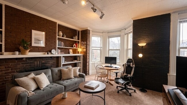 Building Photo - 627 S Negley Ave Unit Apartment 2