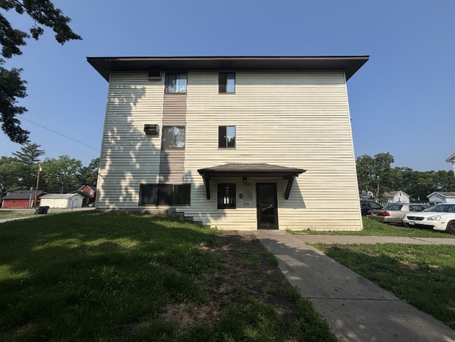Building Photo - 527 8th Ave S Rental