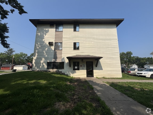 Building Photo - 527 8th Ave S Rental