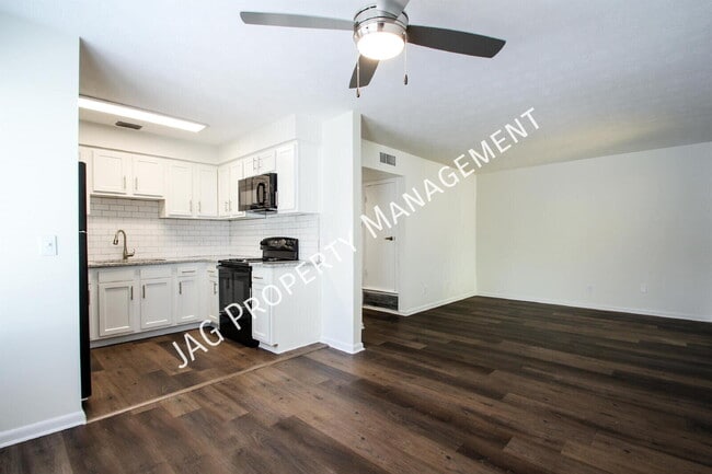 Photo - 1435 Smith St