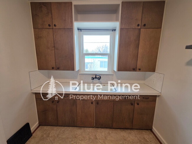 Photo - 485 N Higbee Ave