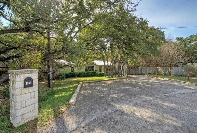 Photo - 125 Queen Anne Cir