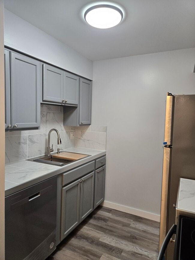 Building Photo - Beautiful First-Floor Corner Condo in Shadow Moss at The Oaks Unit 101