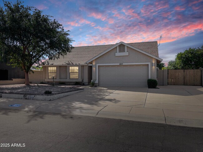 Building Photo - 1443 E Wickieup Ln