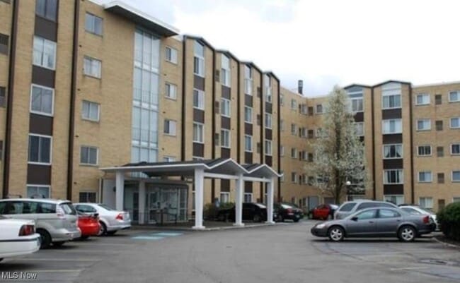 Building Photo - 25735 Lorain Rd Unit 219