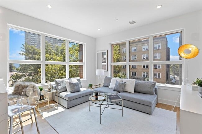 Building Photo - 6025 JFK Blvd E Unit 307 Rental