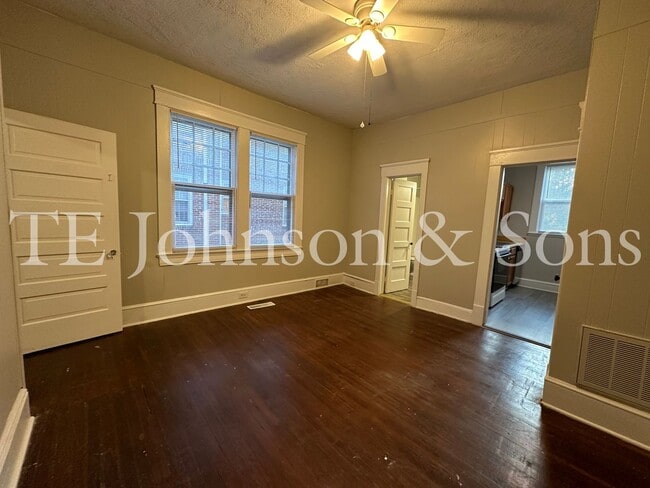 Photo - Downtown and West End Location Unidad Apt A