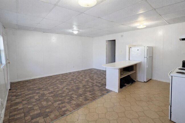 Photo - 315 Gaiety Ln