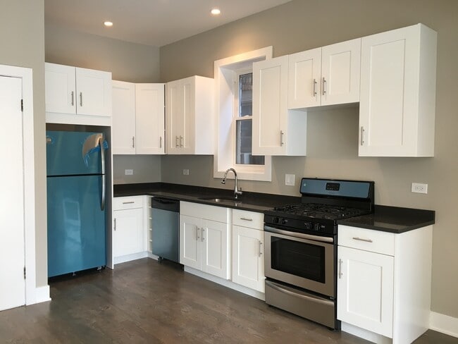 Photo - 1944 N Wood St Unit 1F