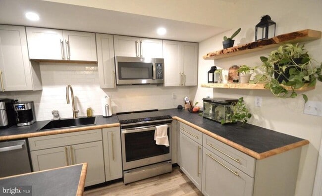 Building Photo - 138 Creekside Ct