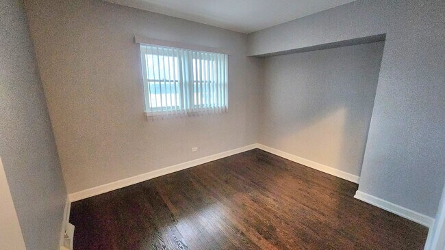 Photo - 1008 N Milwaukee Ave Unit 1