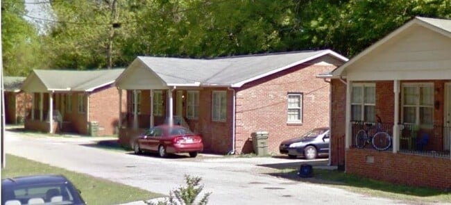 Building Photo - Russell's Chester Duplexes Unit 208 Sarah St