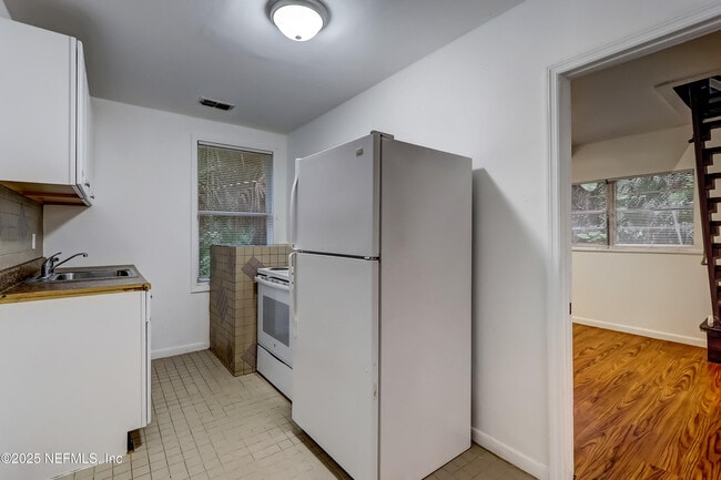 Photo - 246 Jasmine St