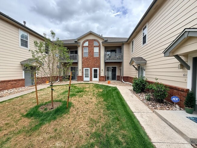 Building Photo - Updated 2-Bedroom Condo with Attached Garage and Pool Access Unit 603