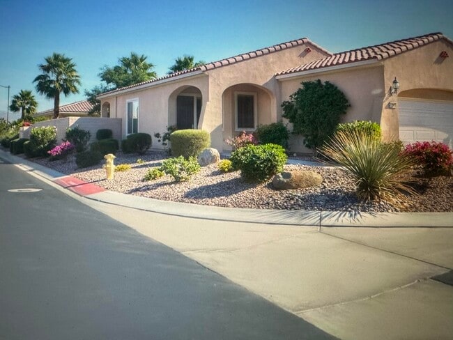 Building Photo - 41290 Calle Pampas