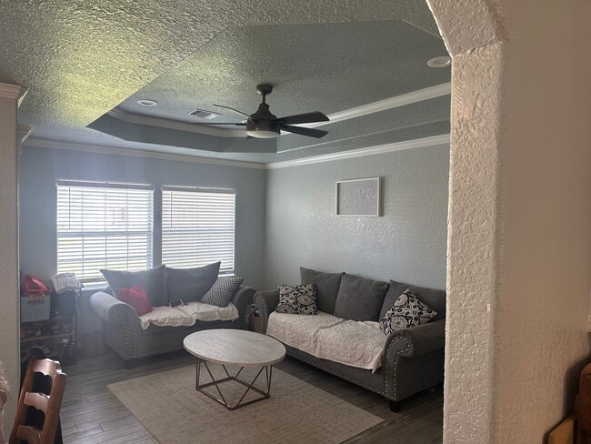 Photo - 430 Center Way