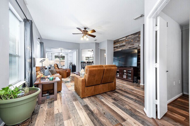 Photo - 739 Apple Blossom Dr