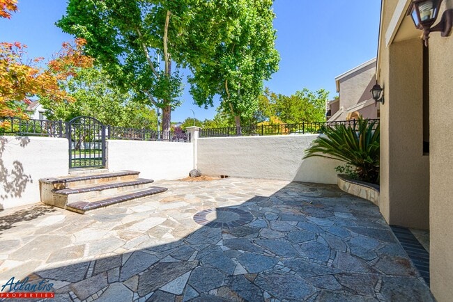 Photo - Desirable Evergreen Townhouse