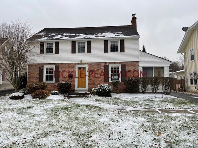 Building Photo - 3 Bedroom, 1 Bath Home with Garage, Central Air, Deck, Partially Fenced Yard