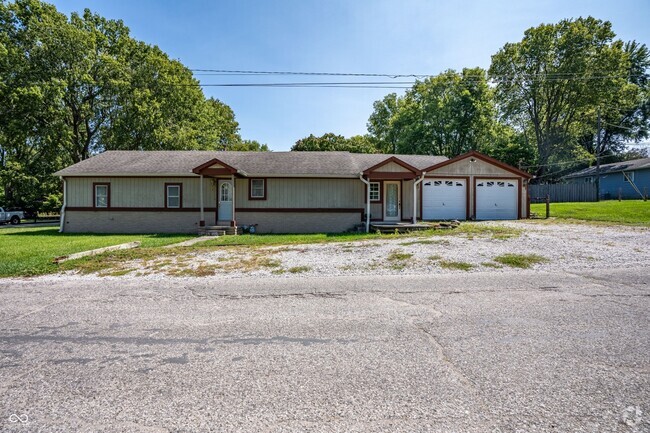 Front of the home. Exterior has been updated and photos will be uploaded later. - 127 W Southern Ave Rental