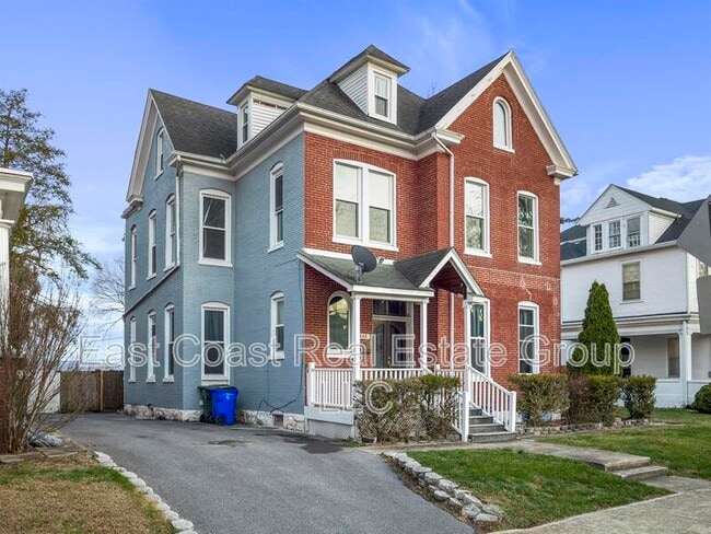 Building Photo - 448 Summit Ave