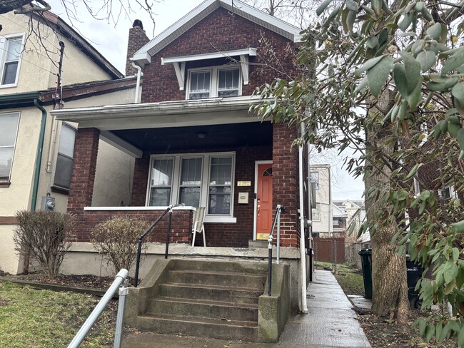 2360 Chickasaw St. - 2360 Chickasaw St Unit RoomA