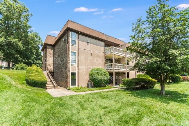 Building Photo - 5805 Royal Ridge Dr Unit L