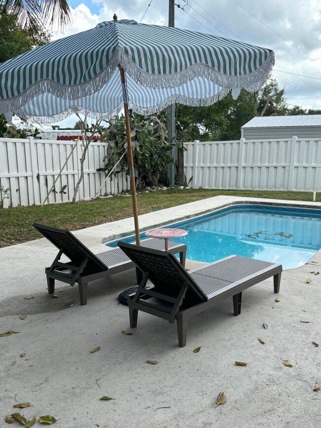 Photo - 2057 NE Ridge Ave