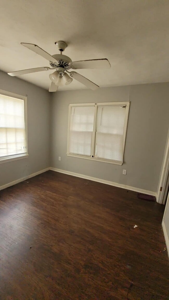 Photo - 402 N B St