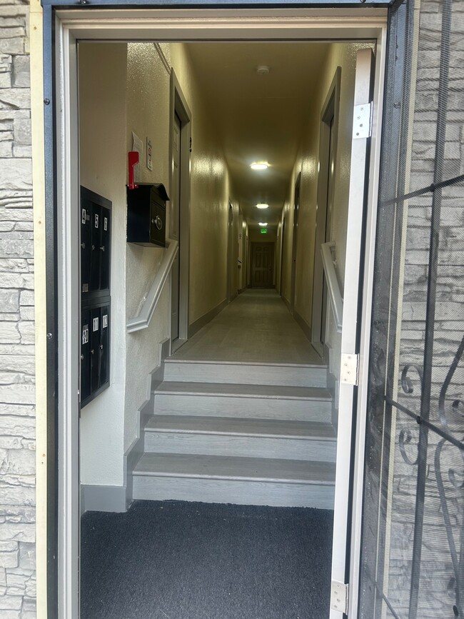 Photo - 430 E Acacia St Unit 1
