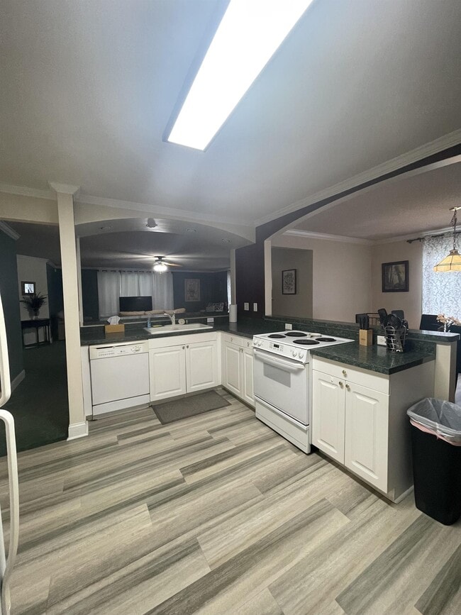 Photo - 7812 Swails St